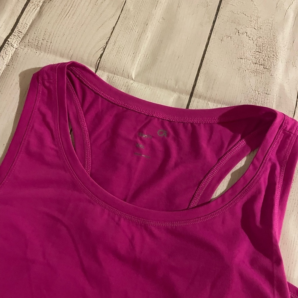 NWOT Gap Fit tank​​ - Picture 3 of 3